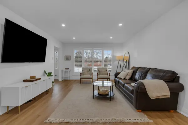 15 Buchanan ST, Barrie, ON L4M 6B7