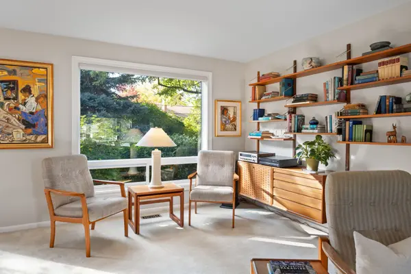 20 West Deane Valley RD, Toronto W08, ON M9B 3K5