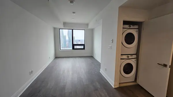 2 Erskine RD #2101, Mississauga, ON L5B 0S1