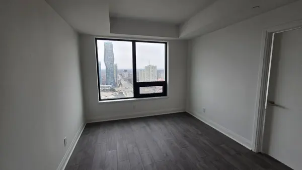 2 Erskine RD #2101, Mississauga, ON L5B 0S1