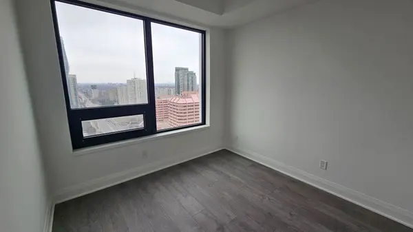 2 Erskine RD #2101, Mississauga, ON L5B 0S1