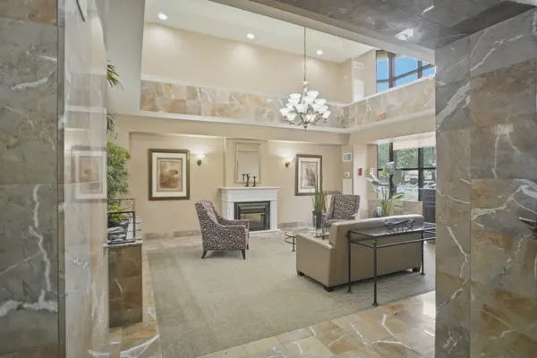 5 Lisa ST #407, Brampton, ON L6T 4T4