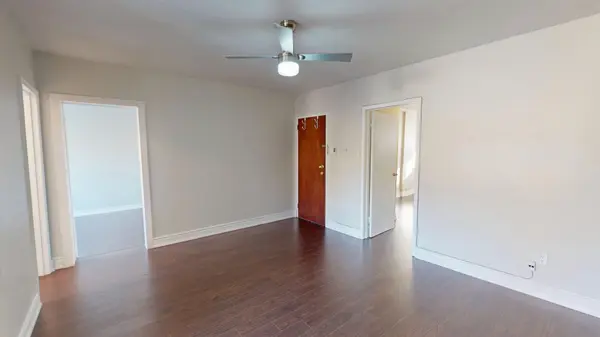 52 Waniska AVE #6, Toronto W07, ON M8Y 1P9