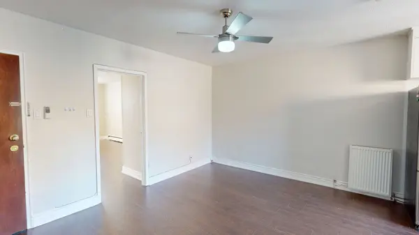 52 Waniska AVE #6, Toronto W07, ON M8Y 1P9