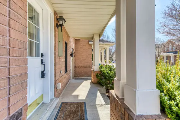 2066 Broadleaf CRES, Burlington, ON L7L 6S4