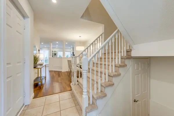 2066 Broadleaf CRES, Burlington, ON L7L 6S4