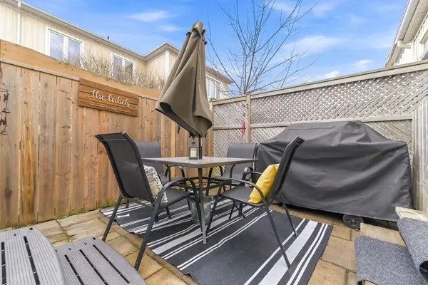 843 Newmarket LN, Kingston, ON K7K 0C8