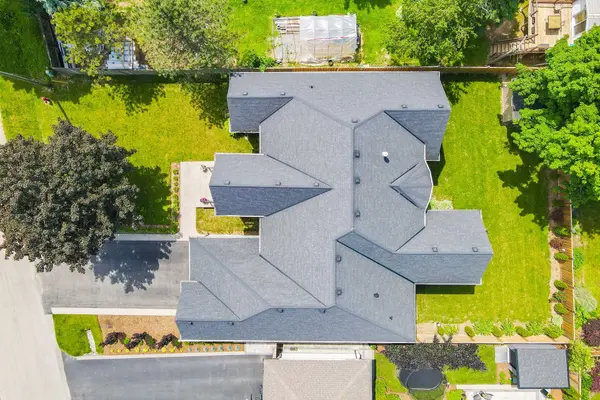 679 Hiawatha BLVD, Hamilton, ON L9G 3A6