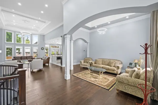 679 Hiawatha BLVD, Hamilton, ON L9G 3A6