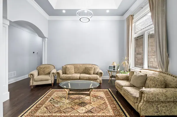 679 Hiawatha BLVD, Hamilton, ON L9G 3A6