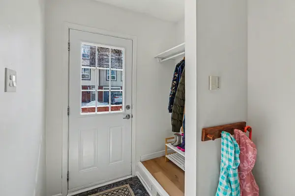 2004 Greenway Park LN, Blackburn Hamlet, ON K1B 5A8