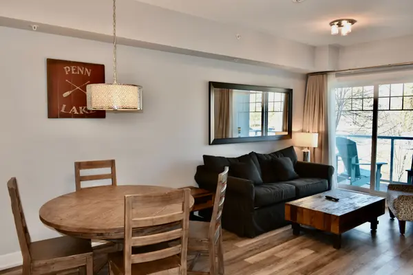 25 PEN LAKE POINT RD #216, Huntsville, ON P1H 1A9