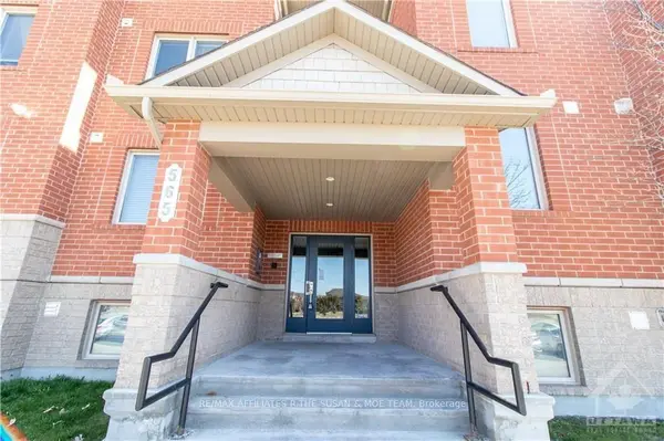565 Stonefield Private #8, Barrhaven, ON K2G 4R6