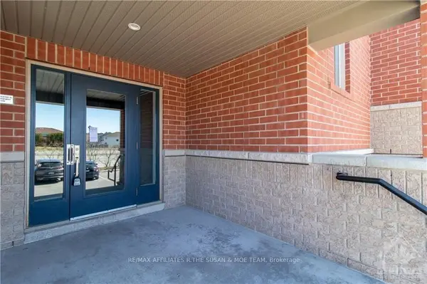 565 Stonefield Private #8, Barrhaven, ON K2G 4R6