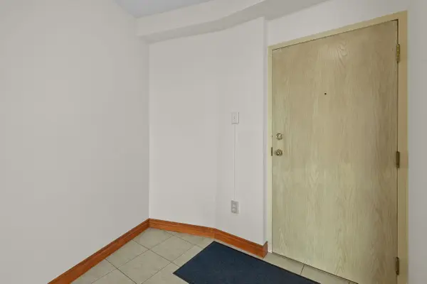 9 Bonheur CT #905, Brantford, ON N3P 1Z5