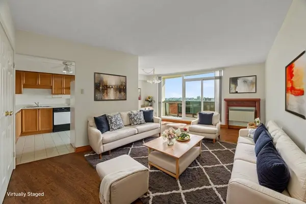 9 Bonheur CT #905, Brantford, ON N3P 1Z5