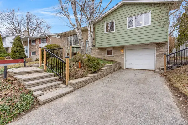 390 Tamarack DR, Waterloo, ON N2L 4G6