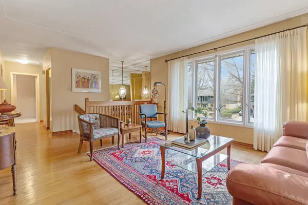 390 Tamarack DR, Waterloo, ON N2L 4G6