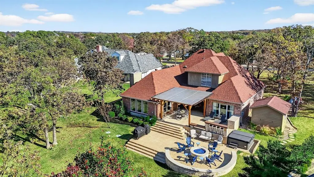 100 Mohawk Cove, Lake Kiowa, TX 76240