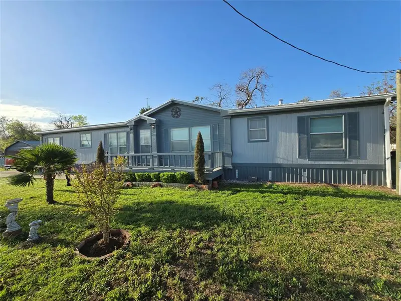 813 W 12th Street, Cameron, TX 76520