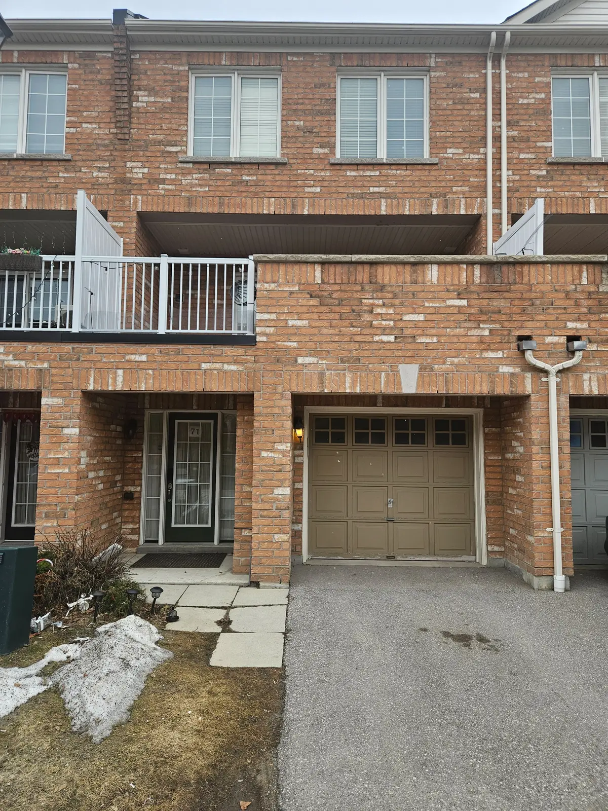 71 Maidstone WAY, Whitby, ON L1R 0L8
