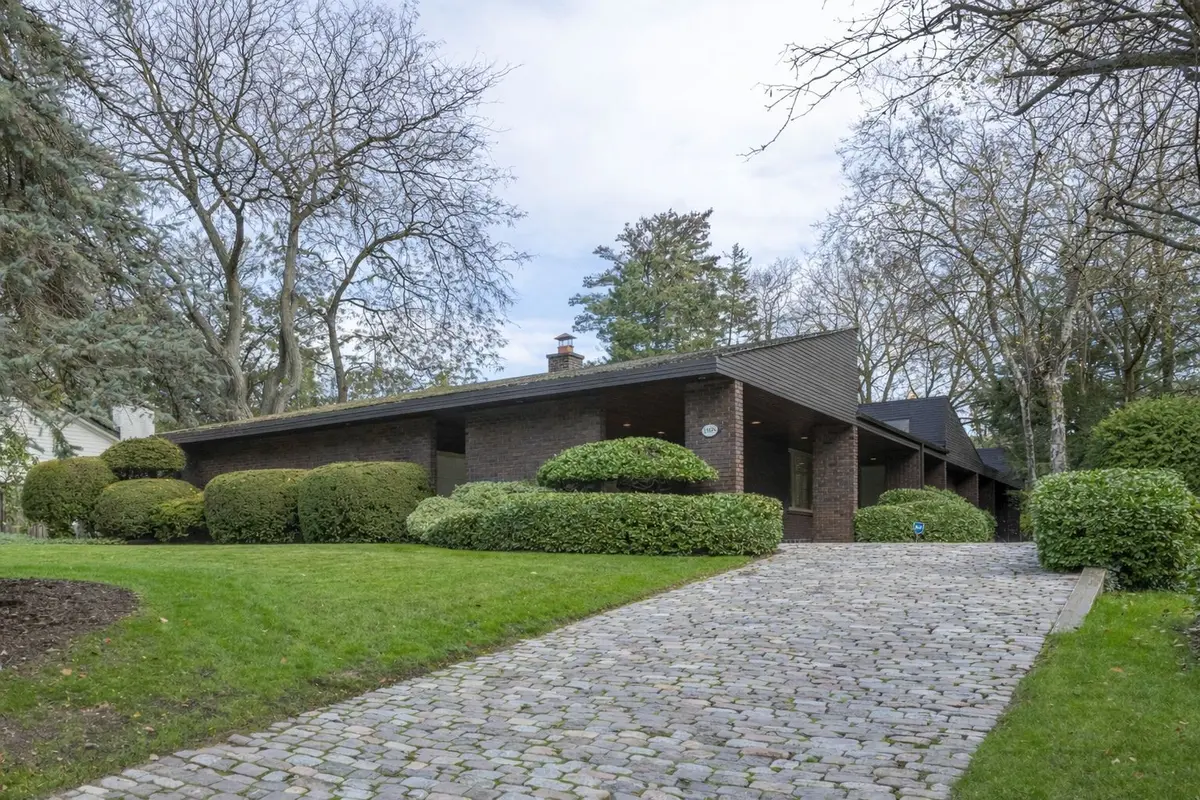 1168 Carey RD, Oakville, ON L6J 2E4