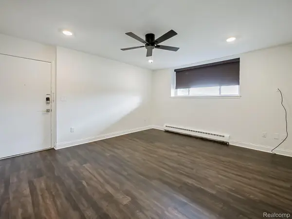 4905 Crooks A2 RD, Royal Oak, MI 48073