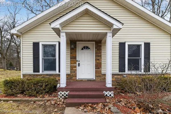 1525 Shoreline DR, Hartland Township, MI 48353