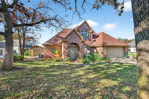 100 Mohawk Cove, Lake Kiowa, TX 76240