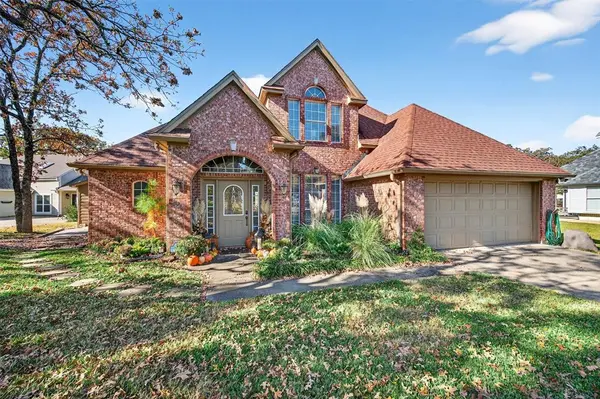 100 Mohawk Cove, Lake Kiowa, TX 76240