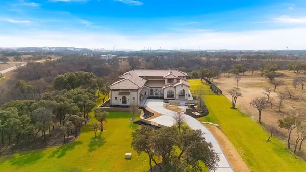 10717 Arrowhead Point Drive, Fort Worth, TX 76179