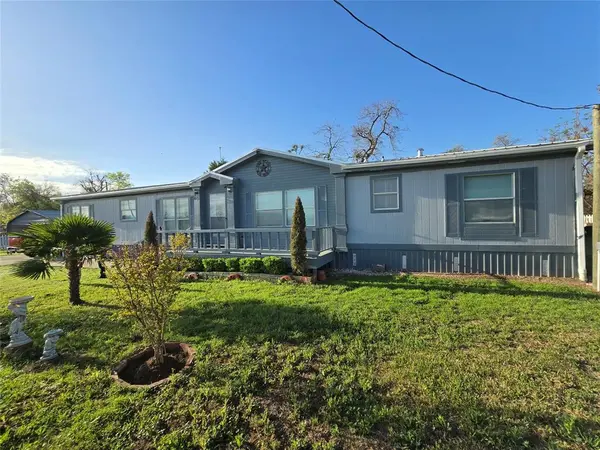 813 W 12th Street, Cameron, TX 76520