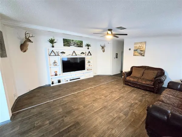 813 W 12th Street, Cameron, TX 76520