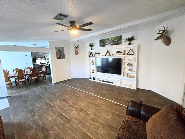 813 W 12th Street, Cameron, TX 76520