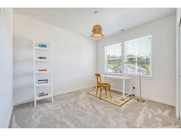 170 ROCKCREST DR, Lowell, OR 97452