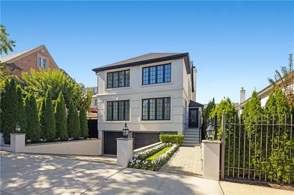 8008 Harbor View TER, Brooklyn, NY 11209