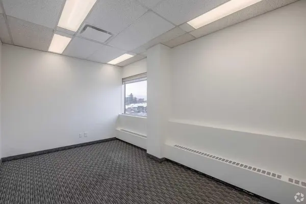 1121 Centre ST NW #440, Calgary, AB T2E 7k6