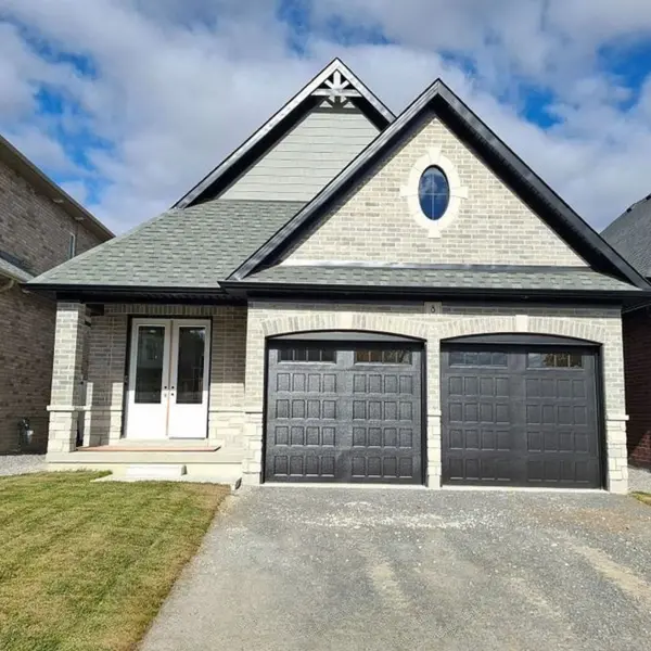 8 St Augustine DR, Whitby, ON L1M 0L7