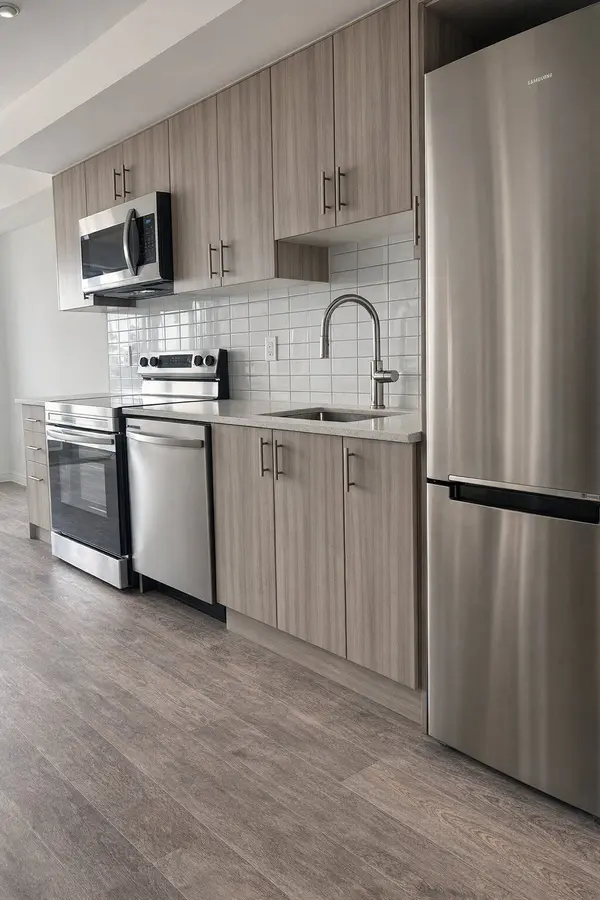 1010 Sandy Beach RD #803, Pickering, ON L1W 3V9