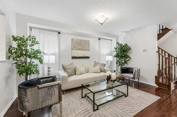 41 Wallwark ST, Aurora, ON L4G 0J2