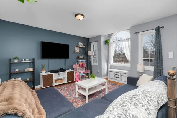 11 Vernon ST, Essa, ON L3W 0V5