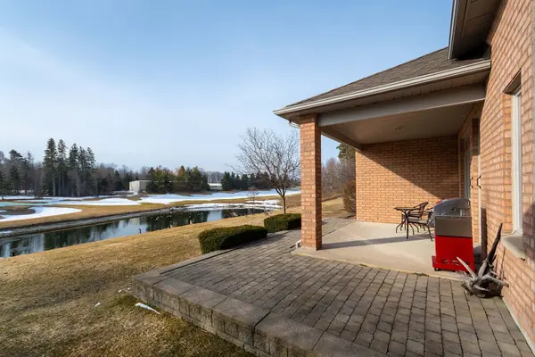 110 Couples Gallery N/A, Whitchurch-stouffville, ON L4A 1M8