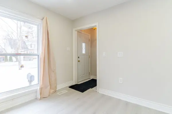 73 Drury LN, Barrie, ON L4M 3C9