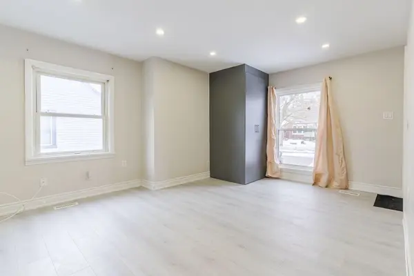 73 Drury LN, Barrie, ON L4M 3C9