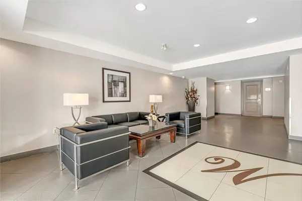 396 Plains RD E #207, Burlington, ON L7T 2C8