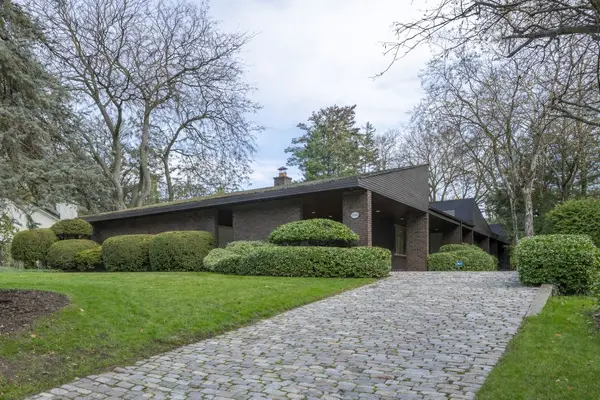 1168 Carey RD, Oakville, ON L6J 2E4