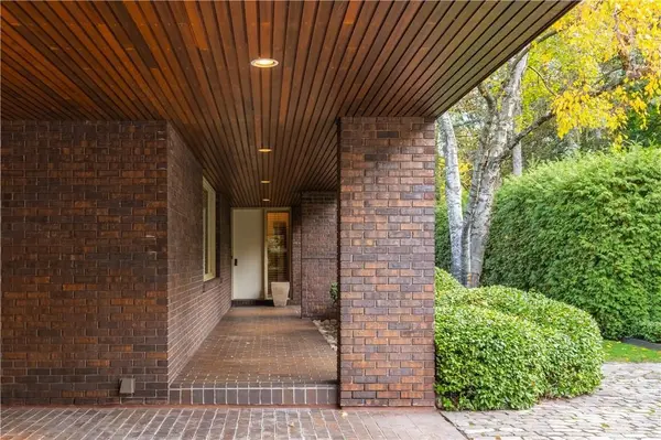 1168 Carey RD, Oakville, ON L6J 2E4