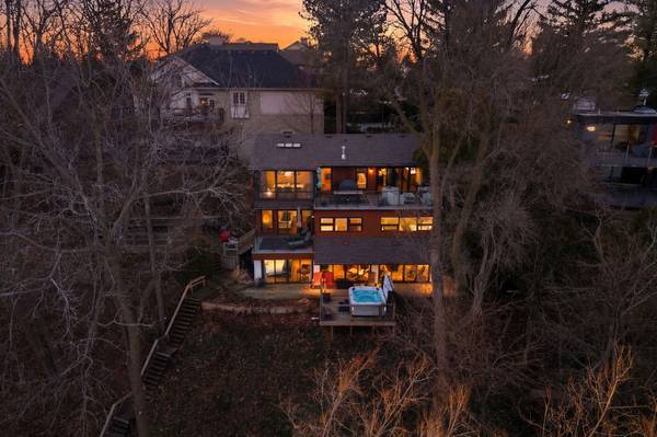 868 Danforth PL, Burlington, ON L7T 1S2