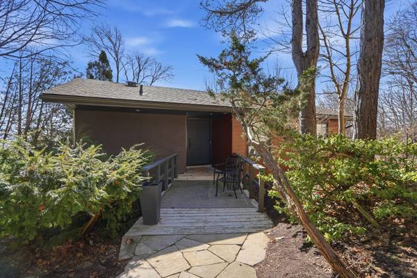 868 Danforth PL, Burlington, ON L7T 1S2