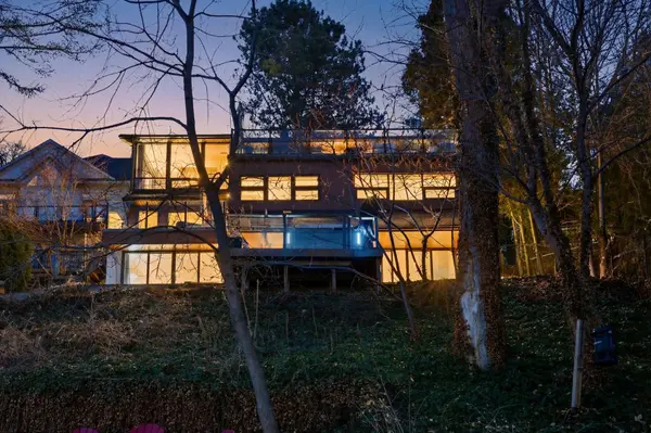 868 Danforth PL, Burlington, ON L7T 1S2